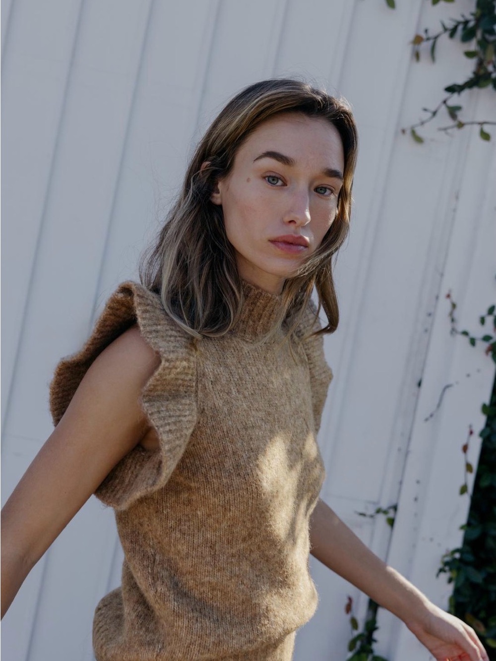 ZARA Wool Vest with Ruffles - Picture 4 of 9